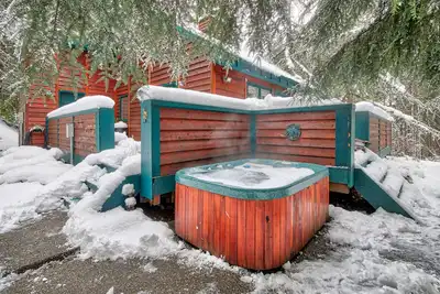 Image de Our Peaceful Mountain Home - bain à remous, barbecue, espace de divertissement extérieur, foyer