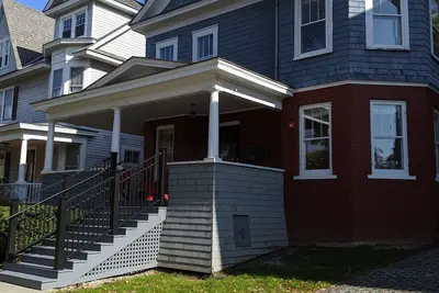 Image de Centre-ville victorien, récemment mis à jour, 6 chambres, cuisine moderne, très bien situé