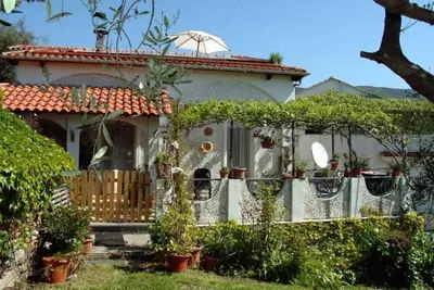 Image de Appartement calme avec une très grande terrasse sur le toit, vue mer, internet