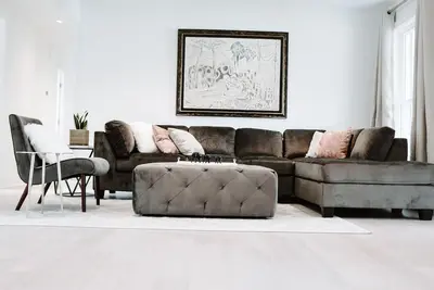 Image de Bungalow familial immaculé près des Falcons, Hawks, Braves Stadiums et Atlanta