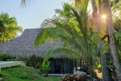 Image de Bungalow moderne caché dans la communauté fermée d'Atami