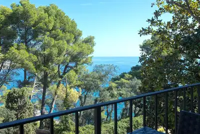 Image de Bel appartement dans un quartier calme avec une belle vue sur la Méditerranée