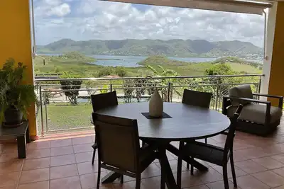 Image de Bas De Villa Avec Piscine F3. Vue Magnifique Sur La Baie Du Marin. Sainte Anne