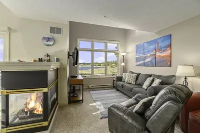Image de Nouveau pour 2020 - Condo Lakeview au deuxième étage