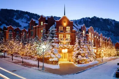 Image de St. Regis Aspen - Luxueux et spacieux condo de 2 chambres et 2 salles de bains dans le centre-ville d'Aspen