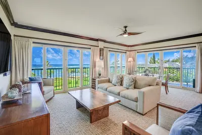 Image de Penthouse d'angle unique avec vue sur l'océan