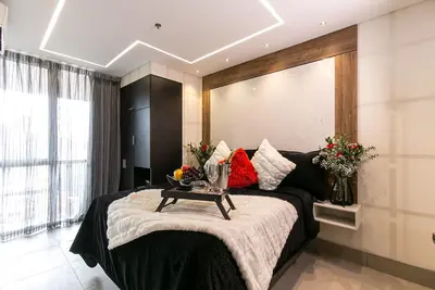 Image de Chambre Simple de Luxe avec Fenêtre