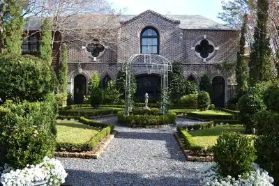 Image de Wortham House 3br / 3 & 1 / 2b Gothic Carriage House Set in Garden