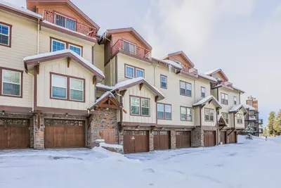 Image de Condo 2 chambres 2 salles de bain, garage chauffé sur Winter Park Bus Route, 6 couchages confortablement