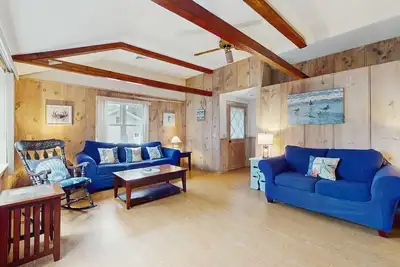 Image de Marchez jusqu'à la plage d'Ogunquit! Maison confortable juste à côté de l'eau avec terrasse et grill!