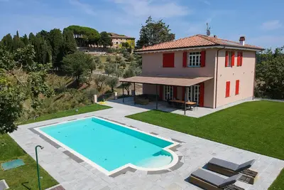 Villa indépendante de luxe, piscine et véranda à seulement 20 minutes de la mer