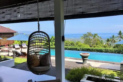 Image de Villa Luna avec vue sur la mer et plusieurs terrasses dans un quartier calme