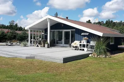 Image de Maison de vacances meublée avec soin sur un terrain spacieux, bien équipé