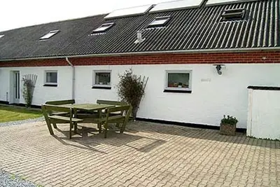 Image de Appartement pour les besoins simples, avec cuisinière agréable et Internet sans fil