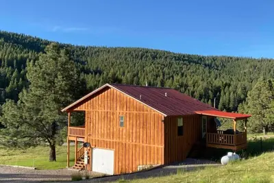 Image de Charmante cabine avec vue sur la montagne et grand terrain