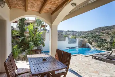 Image de Piscine privée, village pittoresque et superbes vues sur la mer et la nature!