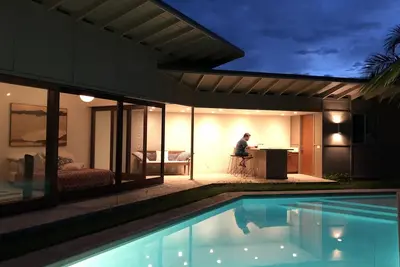 Image de Mid-Century East Honolulu Oasis, à quelques minutes de Diamond Head et de Waikiki Beach