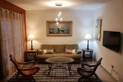 Image de Brand New 3 Br + 2 Ba + Parking + Vue Port | 2 pâtés de maisons de Dwtn | Confidentialité et tranquillité