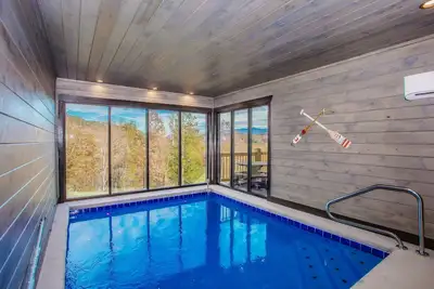 Image de Awesome Star Splash: piscine intérieure, vues spectaculaires, cinéma à la maison, équipements de qualité, à proximité des attractions!