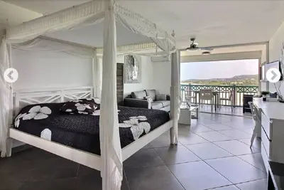 Image de Superbe studio au dernier étage, vue mer complète Baie Orientale & Saint Barthélemy