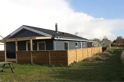 Image de Ancienne maison de vacances rénovée et bien équipée près de la plage