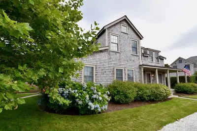 Image de Piscine, tennis, moins de 2 km de Surfside et de la ville