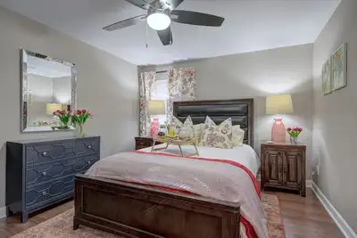 Image de Condo entièrement rénové dans une communauté fermée pour vous