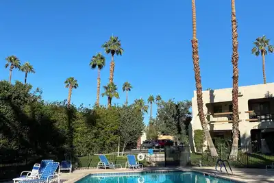 Image de 2 chambres Apt dans une partie paisible de Palm Springs
