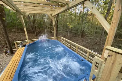 Image de Swim Spa- Wooded Shaded Cabin 2 miles à l'entrée du lac / parc utilisez notre passe de parc!