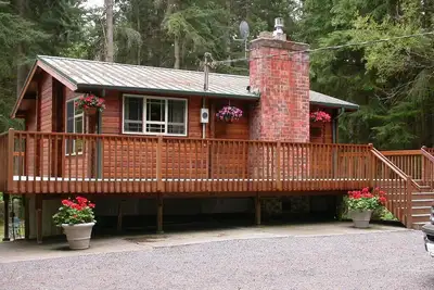 Log Cabin sur 6 beaux acres.
