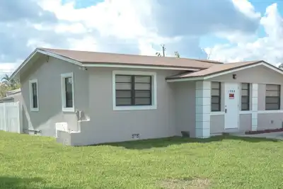 Image de Cozy 3 chambres, maison Hollywood récemment rénovée