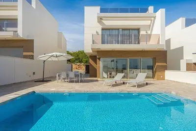 Villa Iris (San Miguel de Salinas)