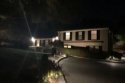 Image de Lits en mousse à mémoire de forme 4br Southpark Home dans quartier calme