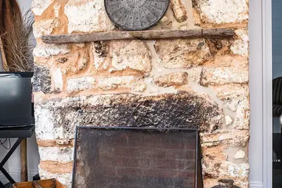 Image de The Dog House Cottage - chalet indépendant magnifiquement rénové situé sur la rivière Moyne.