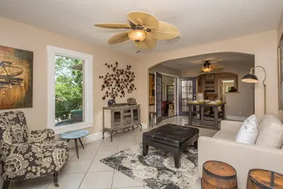 Image de 5 minutes à pied de l'historique Whisky Row! 2 chambres avec Casita, tarifs réduits