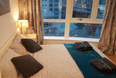 Image de Description - Appartement spacieux de 2 chambres en centre-ville