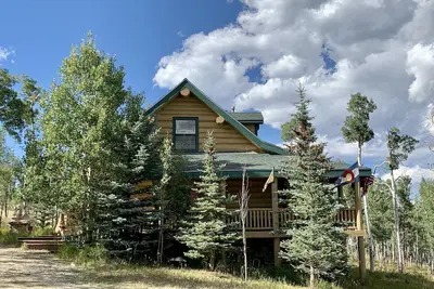 Image de Nouveau! Aspen Sunset Log Cabin - entouré de peupliers faux-trembles et de vues magnifiques
