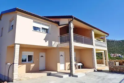 Image de Appartement de vacances avec climatisation et vue sur la mer