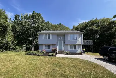 Image de Updated Family Home in Quiet Bonnet Shores - 5 mins from Kelley Beach