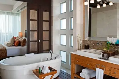 Image de Grand Luxxe 1bd / 2ba