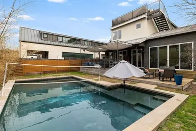 Image de Zilker Hilltop Modern Walk to Acl