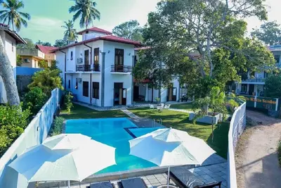 Image de La villa dispose de 6 chambres, 1 salle de bain, une télévision