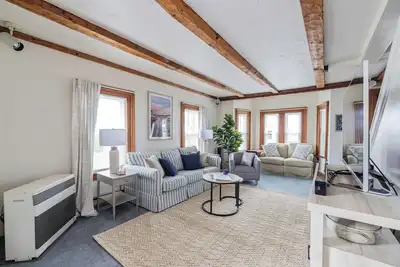 Image de \"The Beach Hive\" Walkable Dock Square et à moins de 1, 6 km de la plage de Gooches