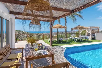 La Yedra Algarrobo by Ruralidays