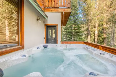 Nouvelle Liste - Luxury Swiss Chalet 6 Br 4000+ sq - ft - Dans La Vallee De Squaw - Must See!