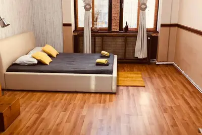 Image de Confortable, spacieux, propre et élégant appartement ici au coeur de la ville.