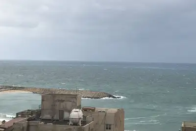 Image de Incroyable appartement 2 chambres à côté de l'hôtel quatre saisons à 3 min à pied de la plage