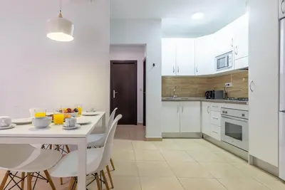 Image de Homeabout La Merced Apartment 3 (2br 2 Bt)