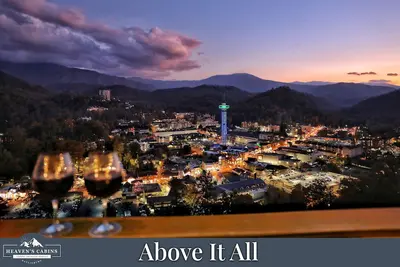 Nouveau Luxury City View Cabin! ! 4 suites king et salle de jeux! ! 1 mile à Gatlinburg! ! !