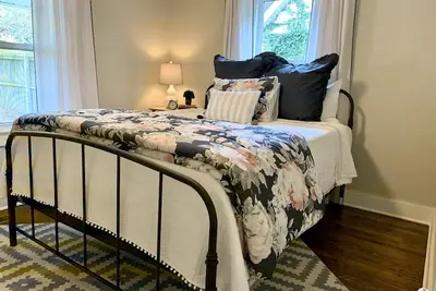 Image de Super confortable centre-ville Rogers Cottage